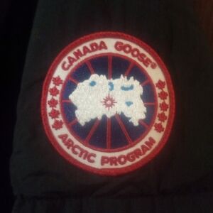 Canadian goose long puffer jacket size small, Black